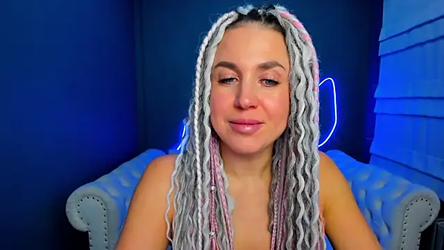 Snapshot of rock_n_roxy chatting on 11/17/25, 01:31 rock n roxy online show from 11/17/25, 01:31