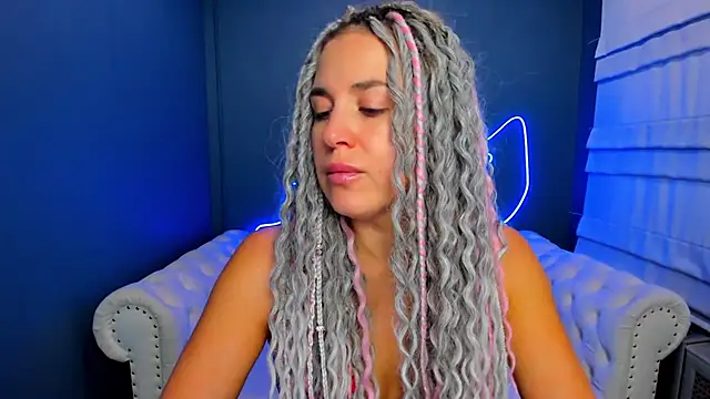 Snapshot of rock_n_roxy chatting on 09/25/25, 01:22 rock n roxy online show from 09/25/25, 01:22