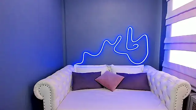 Snapshot of rock_n_roxy chatting on 03/22/25, 04:56 rock n roxy online show from 03/22/25, 04:56