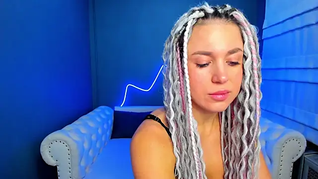 Snapshot of rock_n_roxy chatting on 11/11/25, 01:22 rock n roxy online show from 11/11/25, 01:22