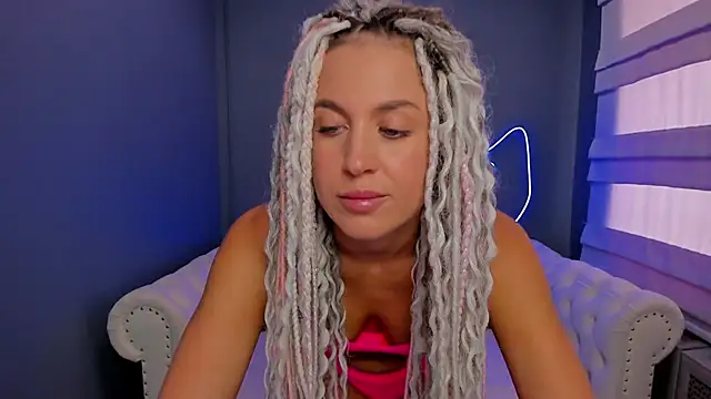 Snapshot of rock_n_roxy chatting on 03/07/25, 07:41 rock n roxy online show from 03/07/25, 07:41