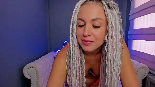 Snapshot of rock_n_roxy chatting on 03/08/25, 05:07 rock n roxy online show from 03/08/25, 05:07