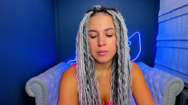 Snapshot of rock_n_roxy chatting on 09/19/25, 01:20 rock n roxy online show from 09/19/25, 01:20