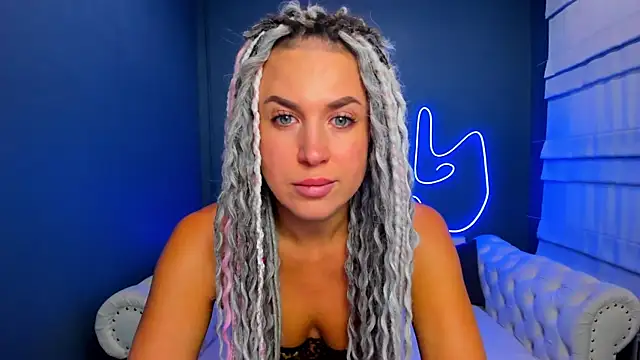 Snapshot of rock_n_roxy chatting on 09/16/25, 01:28 rock n roxy online show from 09/16/25, 01:28