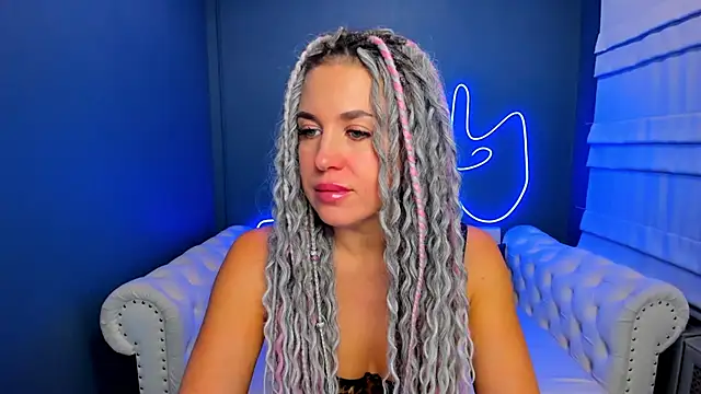 Snapshot of rock_n_roxy chatting on 10/06/25, 01:18 rock n roxy online show from 10/06/25, 01:18