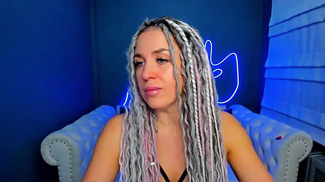 Snapshot of rock_n_roxy chatting on 12/05/25, 01:27 rock n roxy online show from 12/05/25, 01:27