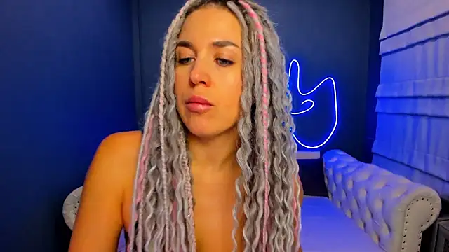 Snapshot of rock_n_roxy chatting on 10/11/25, 01:17 rock n roxy online show from 10/11/25, 01:17