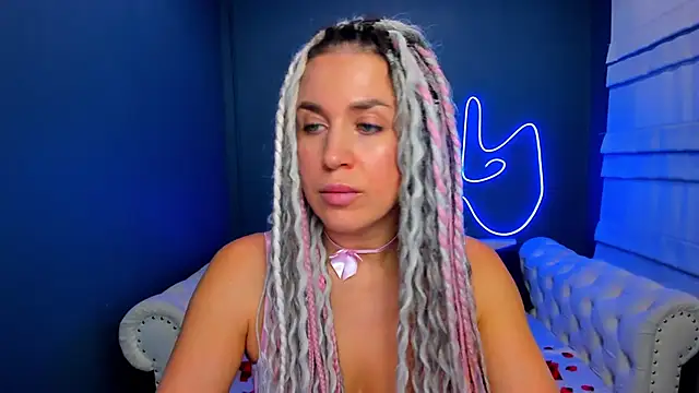 Snapshot of rock_n_roxy chatting on 11/28/25, 04:01 rock n roxy online show from 11/28/25, 04:01