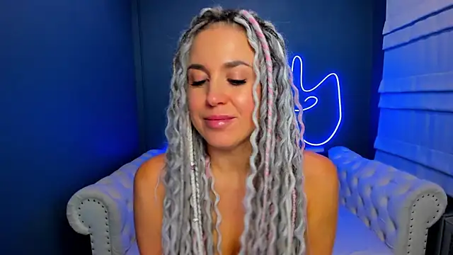 Snapshot of rock_n_roxy chatting on 10/23/25, 01:26 rock n roxy online show from 10/23/25, 01:26