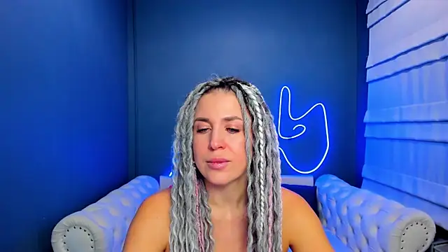 Snapshot of rock_n_roxy chatting on 12/18/25, 01:22 rock n roxy online show from 12/18/25, 01:22