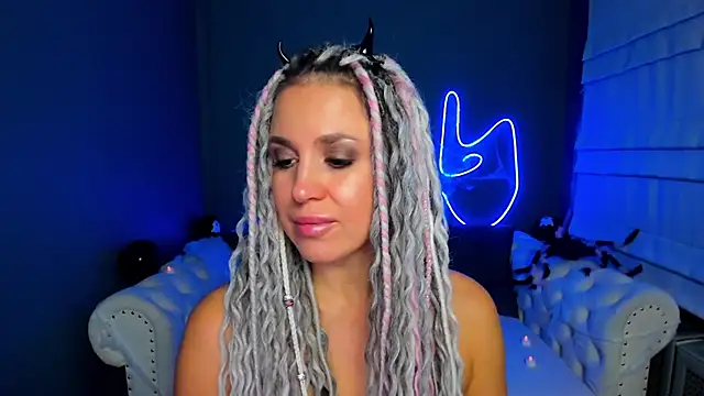 Snapshot of rock_n_roxy chatting on 11/01/25, 01:23 rock n roxy online show from 11/01/25, 01:23