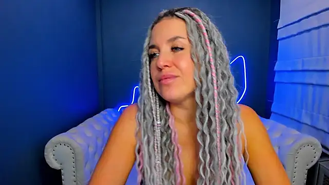 Snapshot of rock_n_roxy chatting on 10/02/25, 01:20 rock n roxy online show from 10/02/25, 01:20