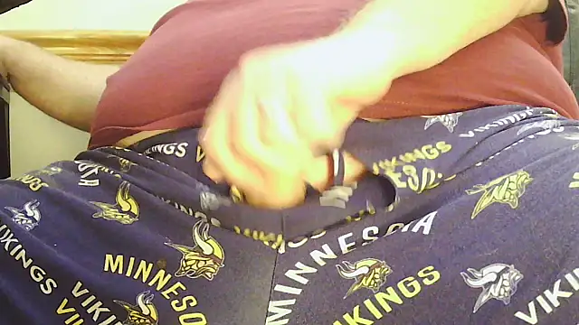 mnguy1972 online show from 04/15/26, 04:11