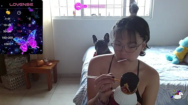 TRIXIE TANG28 online show from 12/22/25, 07:36