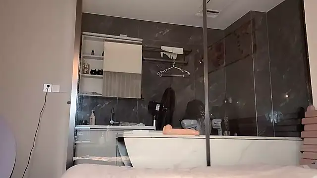 Krismil3 online show from 04/21/26, 11:06