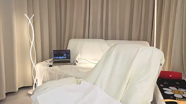 2hyun online show from 12/01/25, 01:34