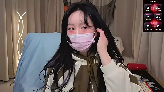 2hyun online show from 10/31/25, 02:35