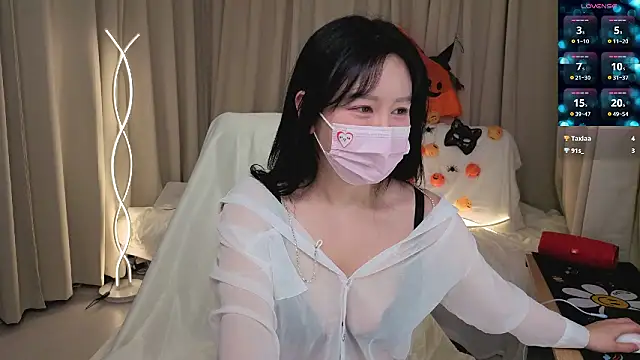 2hyun online show from 10/28/25, 02:16