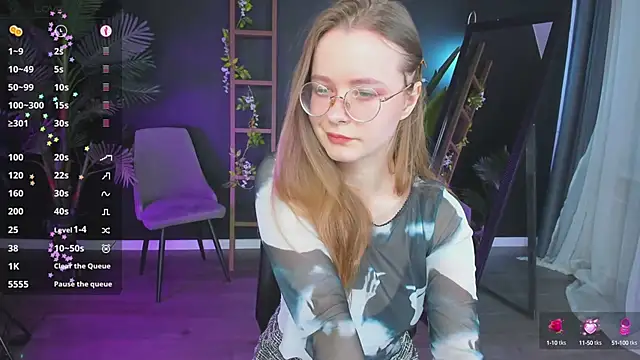 Snapshot of CassieCool chatting on 02/25/25, 11:59 CassieCool online show from 02/25/25, 11:59