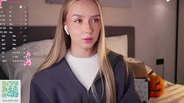 HollisBeckett online show from 10/17/25, 03:10