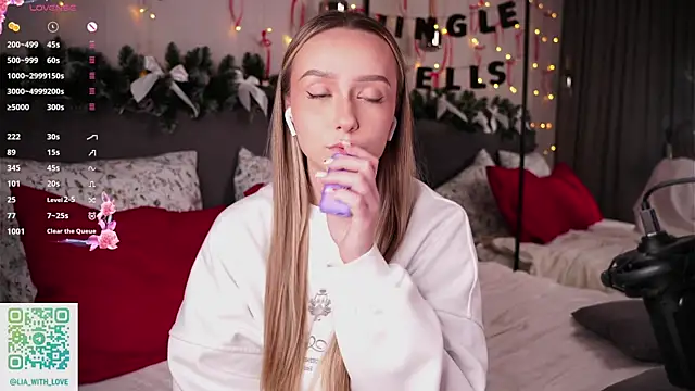 HollisBeckett online show from 12/21/25, 03:08