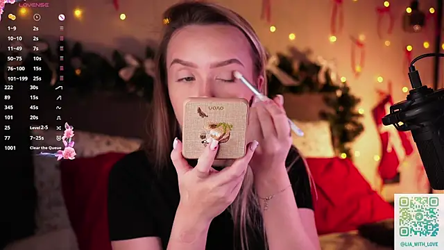 HollisBeckett online show from 12/17/25, 01:32