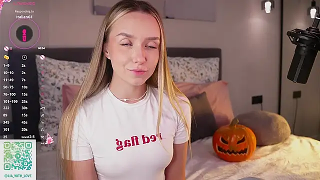 HollisBeckett online show from 10/18/25, 03:19