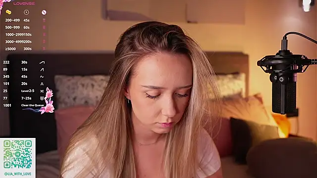 HollisBeckett online show from 11/23/25, 01:04