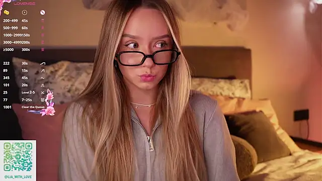 HollisBeckett online show from 11/14/25, 03:10