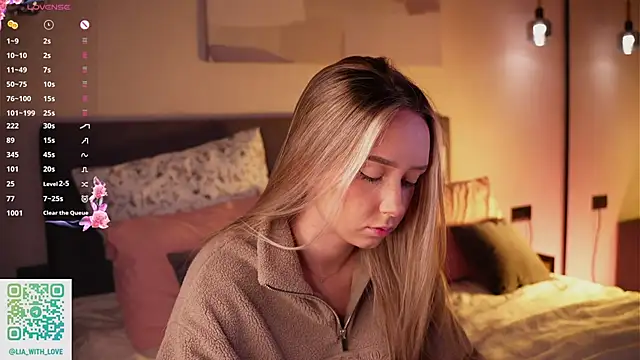 HollisBeckett online show from 11/25/25, 03:07