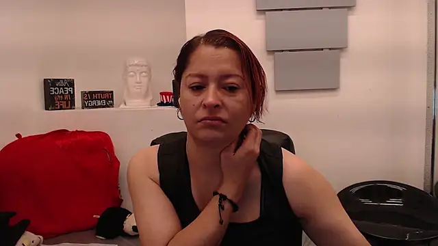 Snapshot of eva_twiss chatting on 05/05/26, 12:52 eva twiss online show from 05/05/26, 12:52