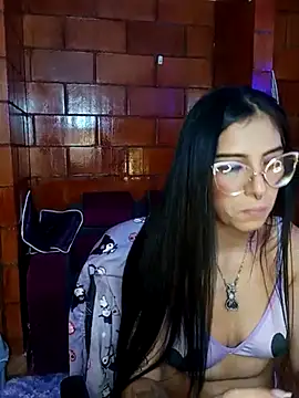 Snapshot of Raven__purple chatting on 02/13/25, 03:39 Raven  purple online show from 02/13/25, 03:39