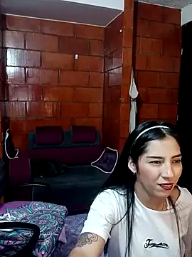 Snapshot of Raven__purple chatting on 01/29/25, 01:16 Raven  purple online show from 01/29/25, 01:16