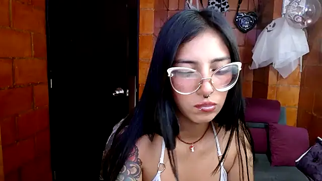 Snapshot of Raven__purple chatting on 09/27/25, 05:52 Raven  purple online show from 09/27/25, 05:52