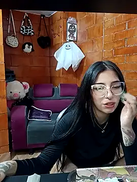 Snapshot of Raven__purple chatting on 03/09/25, 05:44 Raven  purple online show from 03/09/25, 05:44