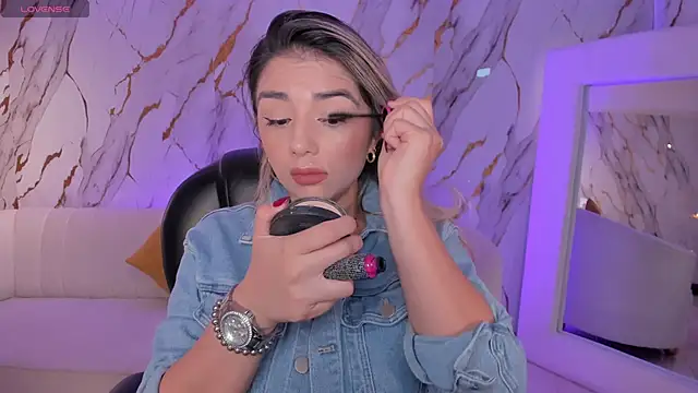 Snapshot of ChloePreston_ chatting on 05/27/26, 11:06 ChloePreston online show from 05/27/26, 11:06