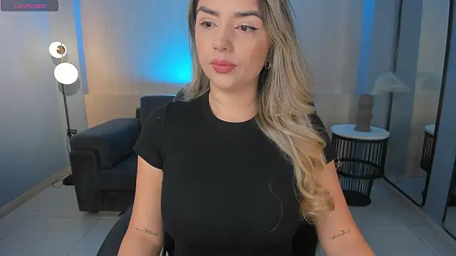 Snapshot of ChloePreston_ chatting on 06/02/26, 11:43 ChloePreston online show from 06/02/26, 11:43