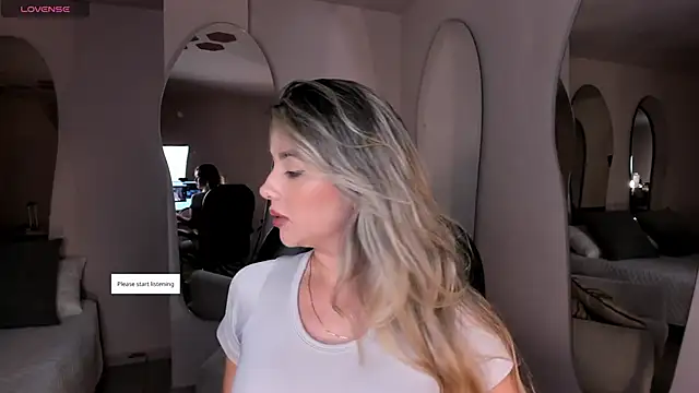 Snapshot of ChloePreston_ chatting on 05/03/26, 10:53 ChloePreston online show from 05/03/26, 10:53