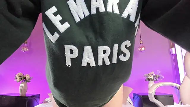 BellaClaiir online show from 11/04/25, 03:05