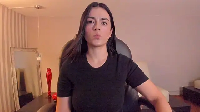 BellaClaiir online show from 12/01/25, 03:13