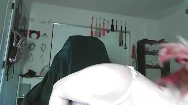Snapshot of GoddessPinxx chatting on 05/19/26, 03:30 GoddessPinxx online show from 05/19/26, 03:30
