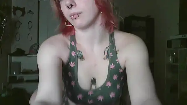 Snapshot of GoddessPinxx chatting on 05/18/26, 04:29 GoddessPinxx online show from 05/18/26, 04:29