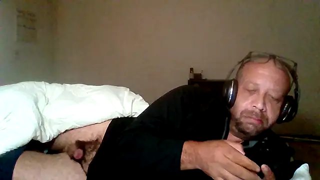 Snapshot of Exhibitionist040577 chatting on 10/25/25, 05:13 Exhibitionist040577 online show from 10/25/25, 05:13