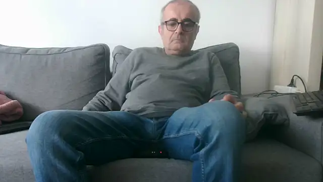 Bretoncool online show from 10/31/25, 02:35