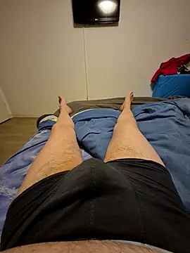 Snapshot of Bretoncool chatting on 04/14/26, 04:50 Bretoncool online show from 04/14/26, 04:50