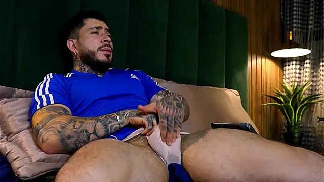 Snapshot of LeoSalvatore_ chatting on 03/12/25, 02:41 LeoSalvatore online show from 03/12/25, 02:41