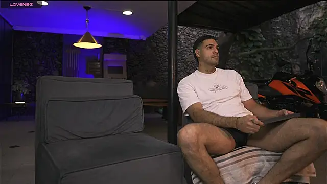 Snapshot of LeoSalvatore_ chatting on 11/08/25, 09:18 LeoSalvatore online show from 11/08/25, 09:18