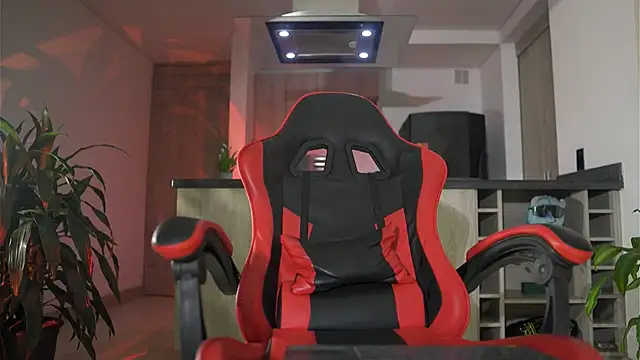 Snapshot of LeoSalvatore_ chatting on 09/14/25, 10:04 LeoSalvatore online show from 09/14/25, 10:04