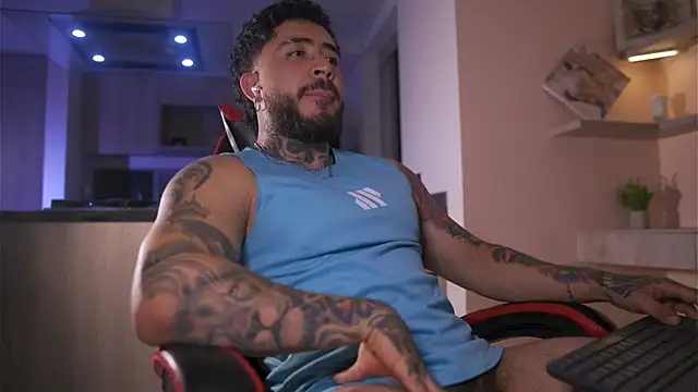 Snapshot of LeoSalvatore_ chatting on 10/27/25, 12:33 LeoSalvatore online show from 10/27/25, 12:33