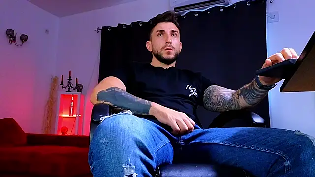 Snapshot of MightyAaron66 chatting on 09/09/25, 03:43 MightyAaron66 online show from 09/09/25, 03:43